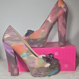 NIB Shoe Dazzle Multicolor Tie-Dye Platform Pumps with Bow Accent